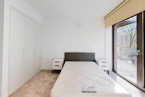 Pendant-Court-Royal-Wharf-Bedroom(1).jpg