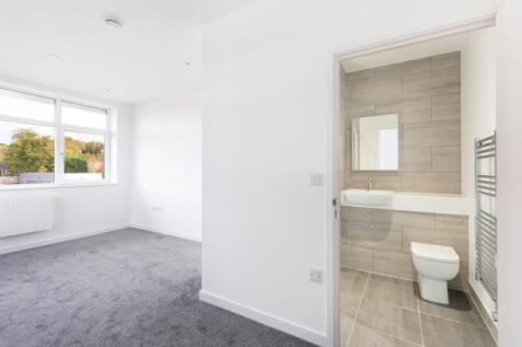 Bedroom/Bathroom