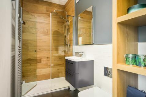 Bedroom Four En-suite