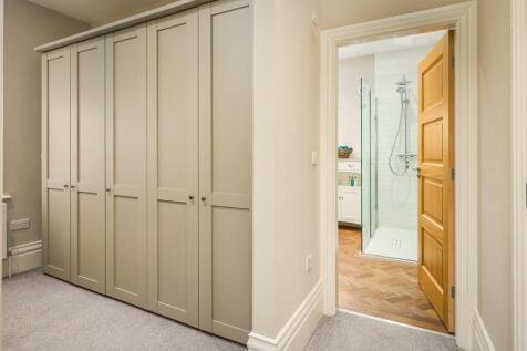 Master bedroom dressing room