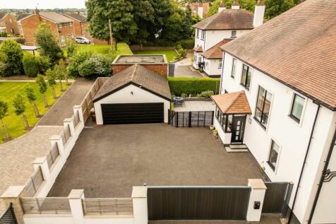 Rear secure parking and double garage