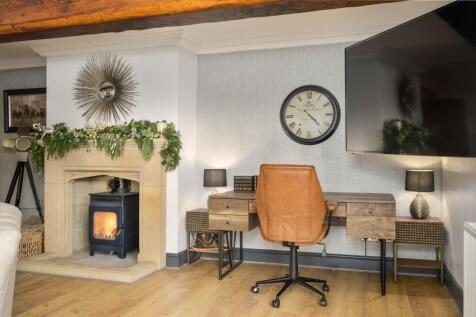 Sitting/dining room
