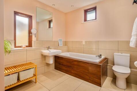 Master bedroom en suite 