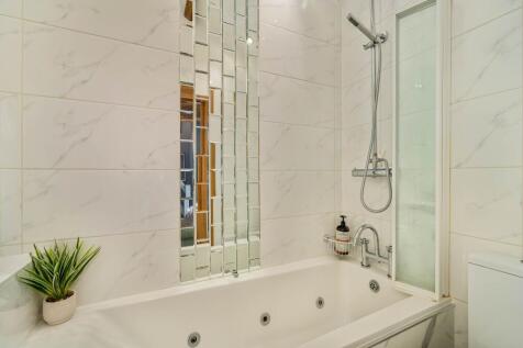 Bedroom Three en-suite