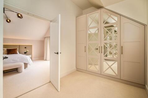 Master bedroom dressing room