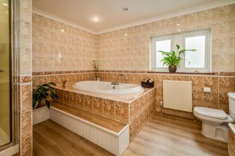 Main family bathroom