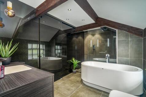 Master bedroom en-suite 