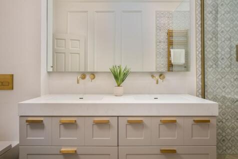 Main family bathroom 