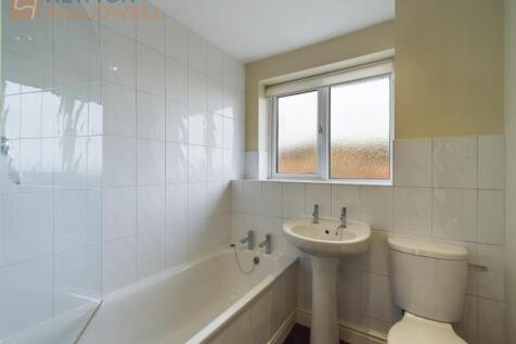 Main bathroom.jpg
