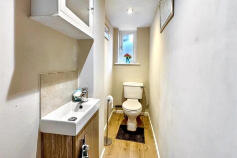 Downstairs toilet .jpg