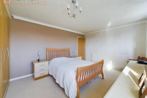 Bedroom 1b.jpg