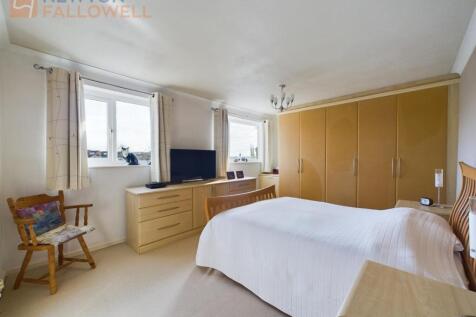 Bedroom 1.jpg