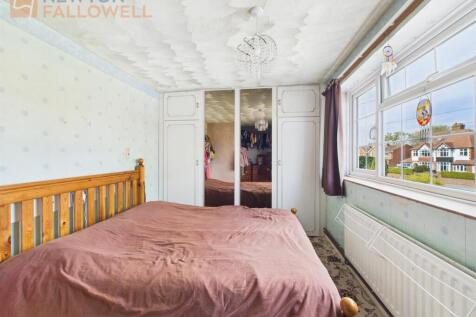 Bedroom 1.jpg