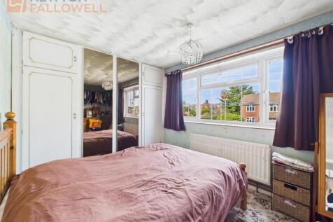 Bedroom 1a.jpg