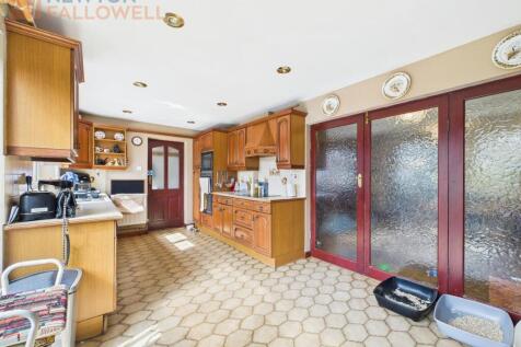Kitchen 2.jpg