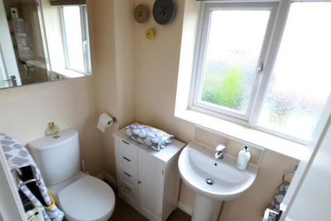 booth ensuite.jpg