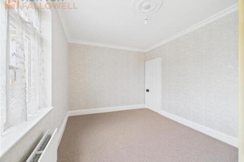 Bedroom 1.jpg