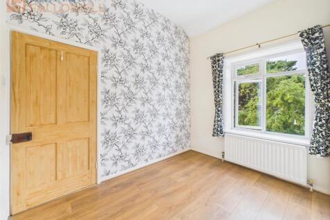 Bedroom 2a.jpg