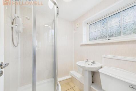 Bathroom 2.jpg