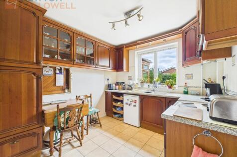 Kitchen 2.jpg