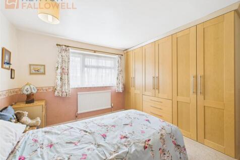 Bedroom 1a.jpg