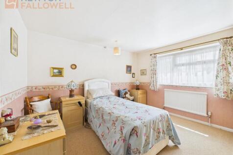 Bedroom 1b.jpg