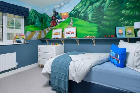 Perfect size for a child&#39;s room or home study in bedroom 3