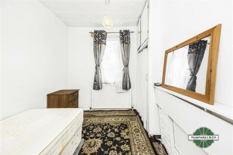 8 Farmilo Road -001.JPG