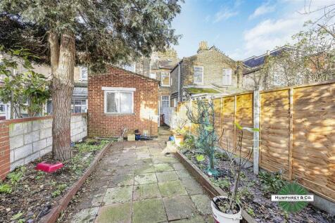 8 Farmilo Road -014.JPG