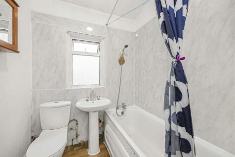 Flat 2   837A Romford Road -001.JPG