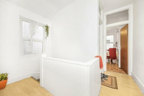 Flat 2   837A Romford Road -005.JPG
