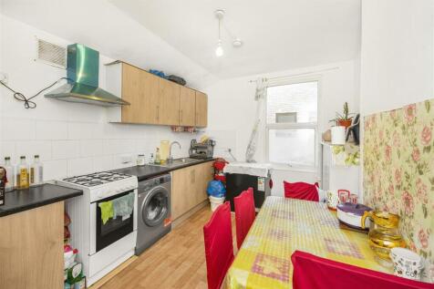 Flat 2   837A Romford Road -002.JPG
