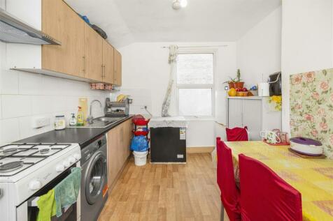 Flat 2   837A Romford Road -003.JPG