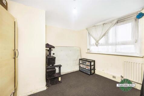 Flat 21 Twelve Acre House Grantham Road -002.jpg
