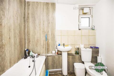 Flat 21 Twelve Acre House Grantham Road -003.jpg