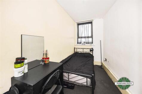 Flat 21 Twelve Acre House Grantham Road -004.jpg