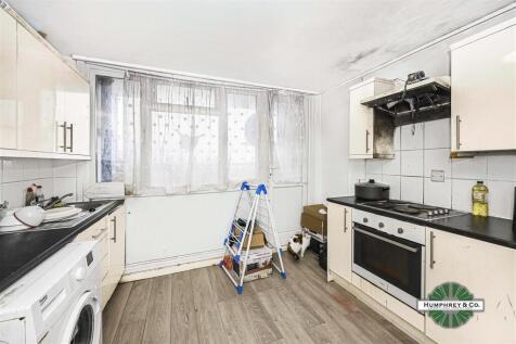 Flat 21 Twelve Acre House Grantham Road -005.jpg