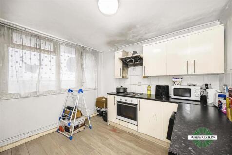 Flat 21 Twelve Acre House Grantham Road -008.jpg