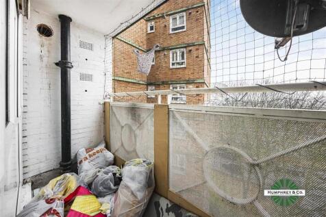 Flat 21 Twelve Acre House Grantham Road -009.jpg