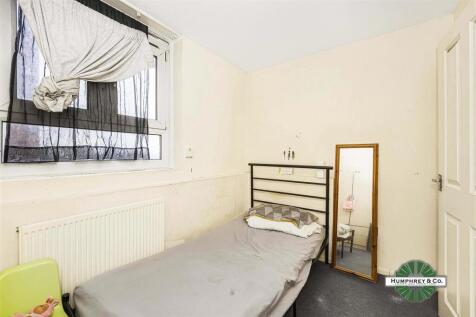 Flat 21 Twelve Acre House Grantham Road -010.jpg
