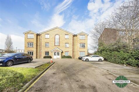 Flat 11  242 Winchester Court  Billet Road -009.JP