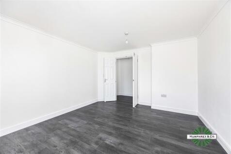 Flat 11  242 Winchester Court  Billet Road -002.JP