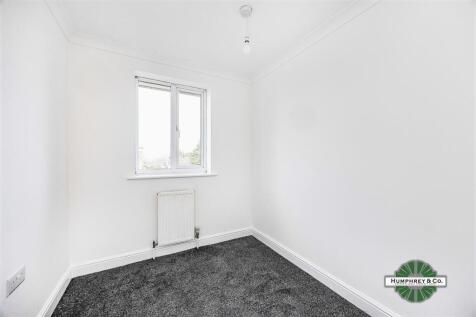 Flat 11  242 Winchester Court  Billet Road -003.JP