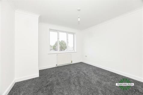 Flat 11  242 Winchester Court  Billet Road -007.JP