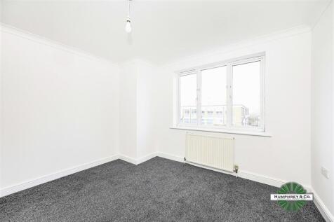 Flat 11  242 Winchester Court  Billet Road -008.JP