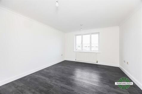 Flat 11  242 Winchester Court  Billet Road -001.JP
