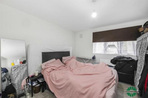 Flat 14  Fyfield Court  Disraeli Road -006.JPG
