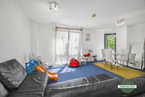 Flat 7, 2 Bloomfield Court Brisbane Road -005.JPG