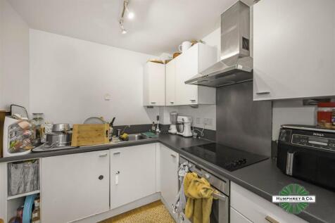 Flat 7, 2 Bloomfield Court Brisbane Road -009.JPG