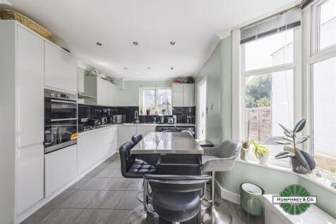 6 Gloucester Road -015.JPG